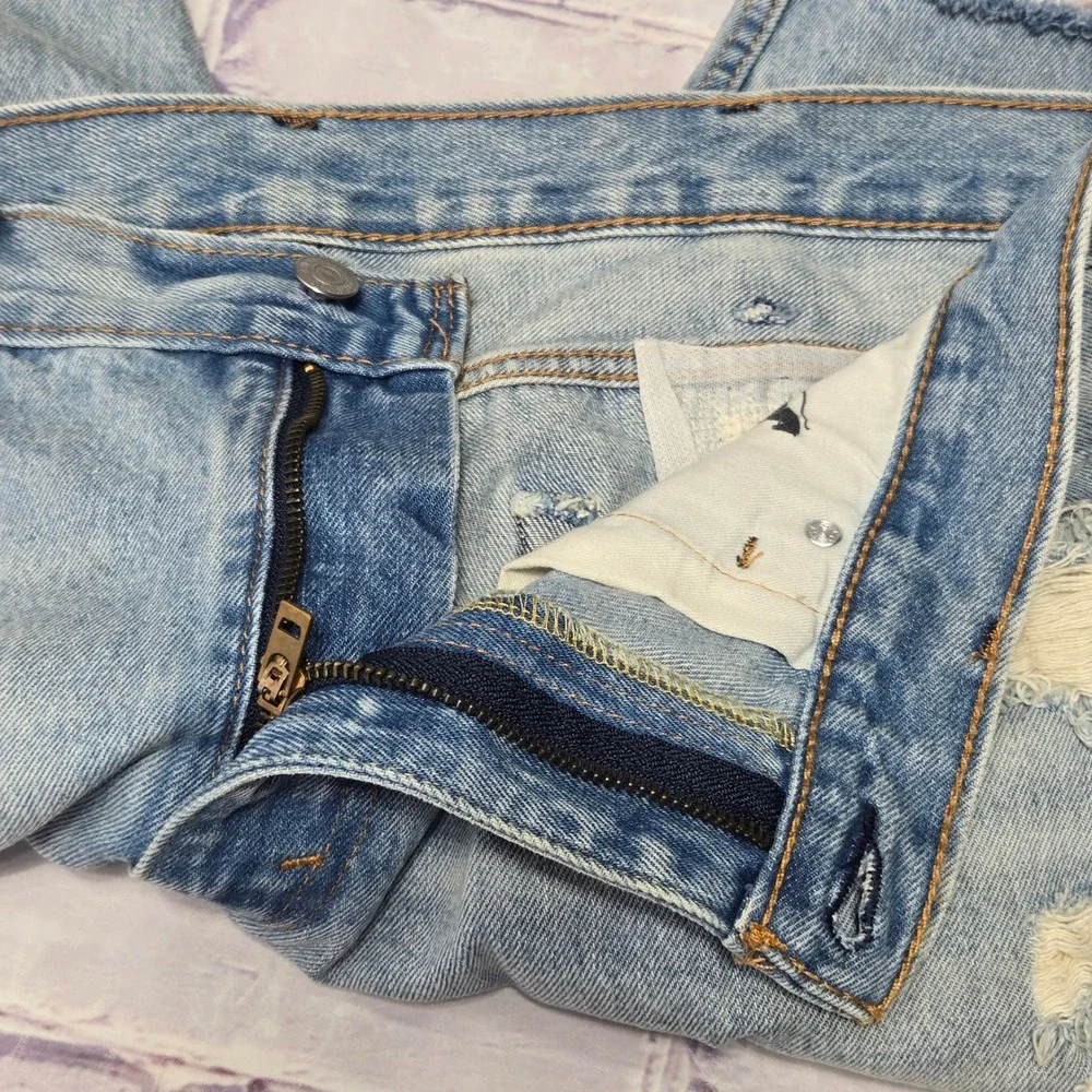 Y2K Levi's 511 Denim Shorts Light Wash Distressed Raw Hem Streetwear Mens 38